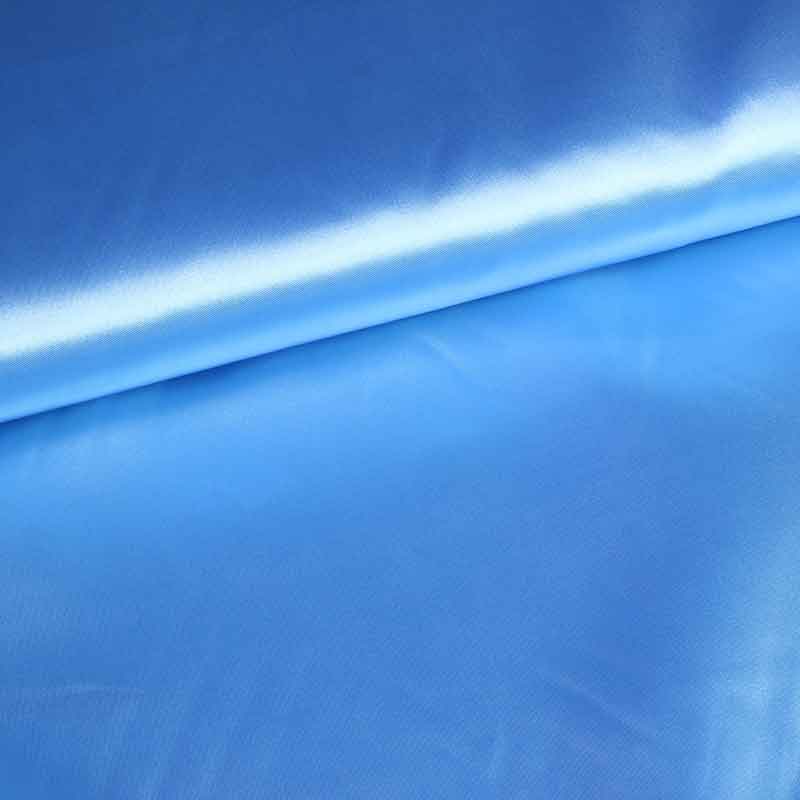 Tissu satin bleu bébé