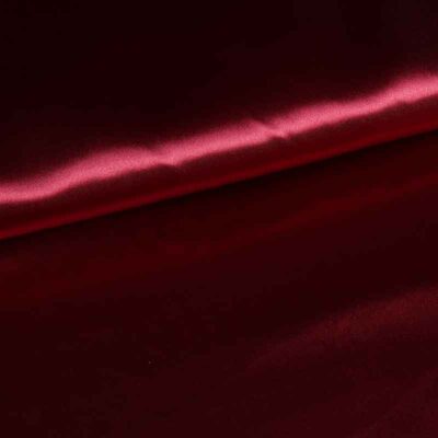 Tissu satin bordeaux