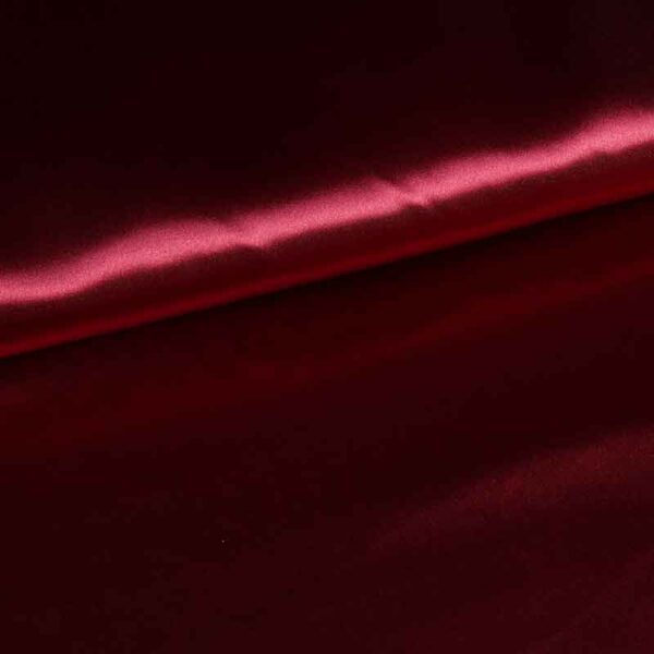 Tissu satin bordeaux