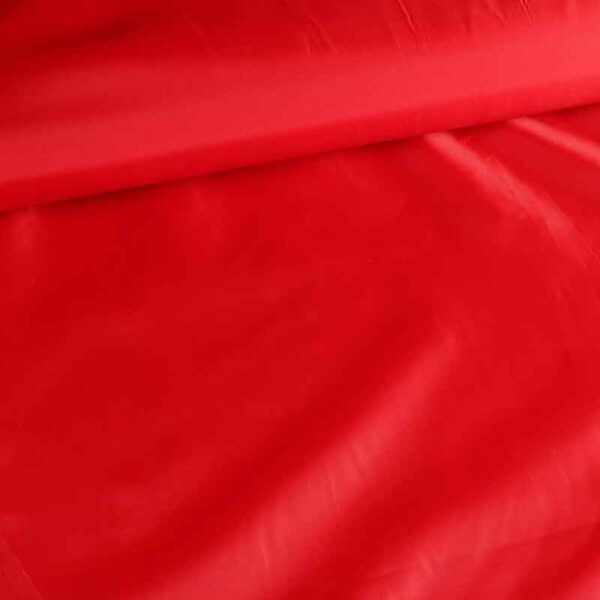Tissu de doublure rouge