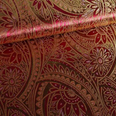 Tissu jacquard rouge avec lurex or