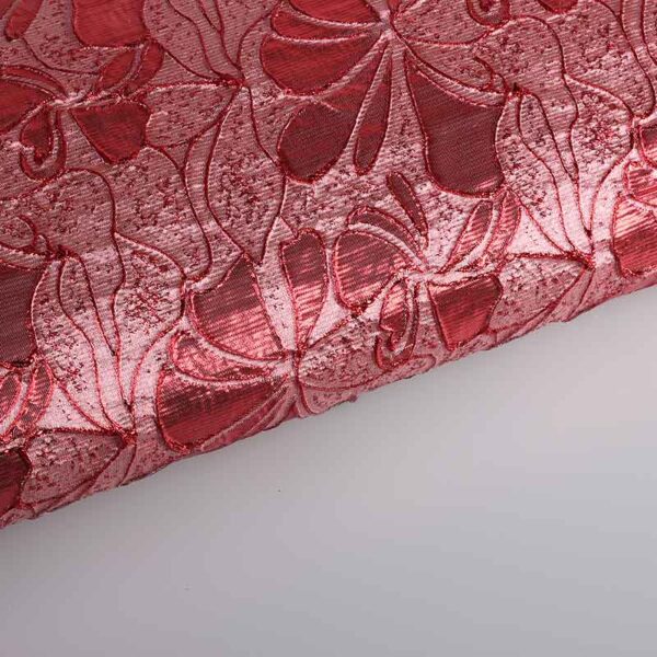 Tissu jacquard fleur ton sur ton lurex rouge