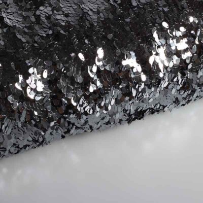Tissu mesh avec gouttes argentées