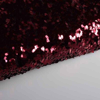 Tissu mesh bordeaux avec gouttes