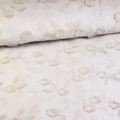 Tissu broderie coton fleur gris clair