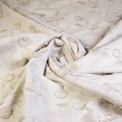 Tissu broderie coton fleur gris clair